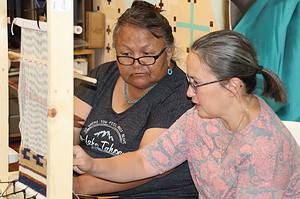 Navajo weaving techniques class student and instructor