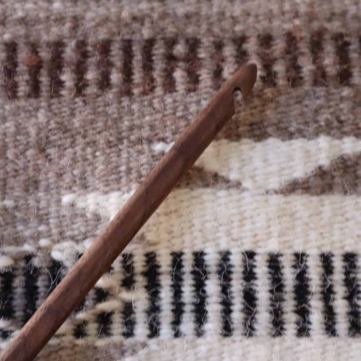 IMG_2765 Shuttle Hooks & Needle Nose Shuttles - Hook, 24, .25, Alex Begay, Walnut