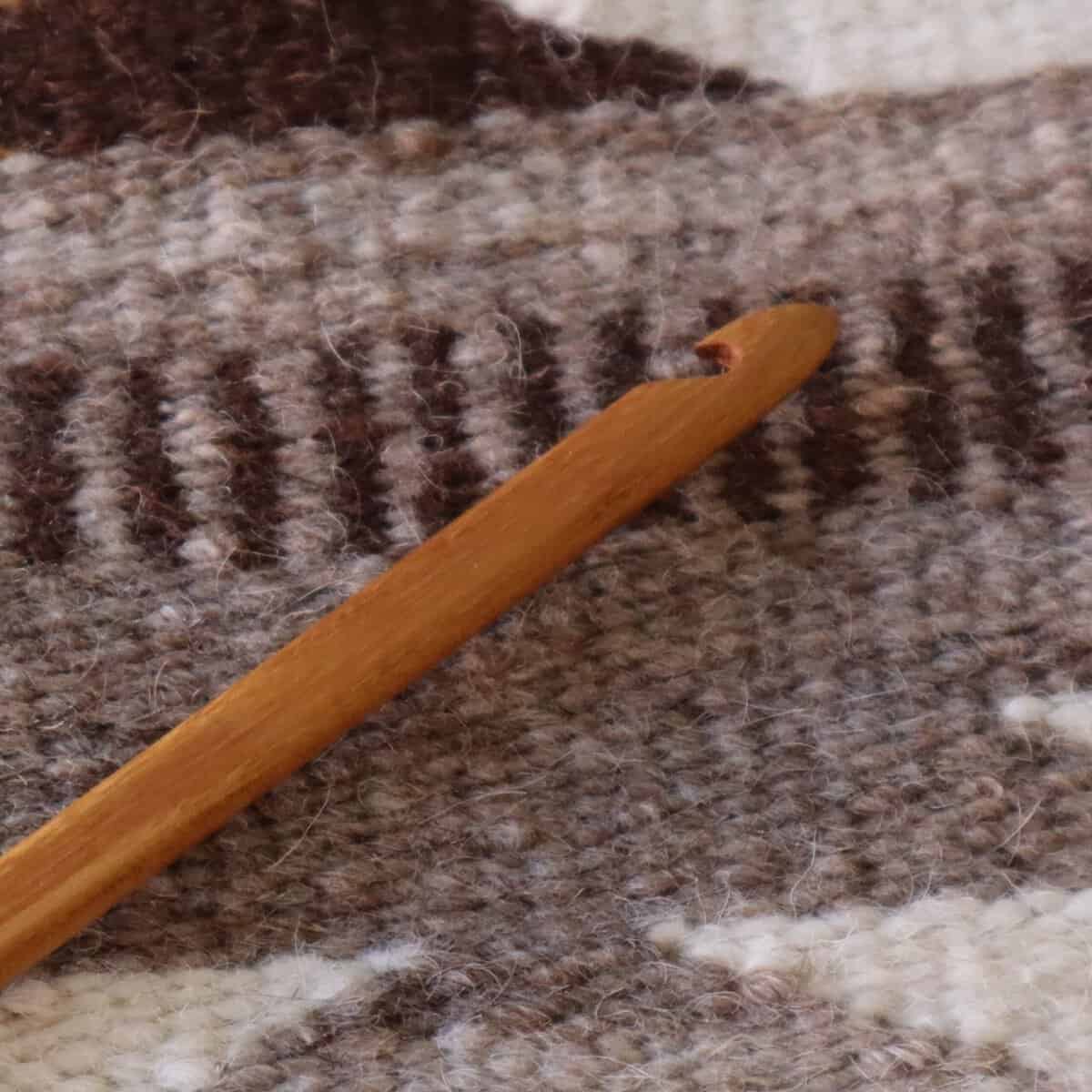 IMG_2767 Shuttle Hooks & Needle Nose Shuttles - Hook, 18, .25, Alex Begay, Osage Orange