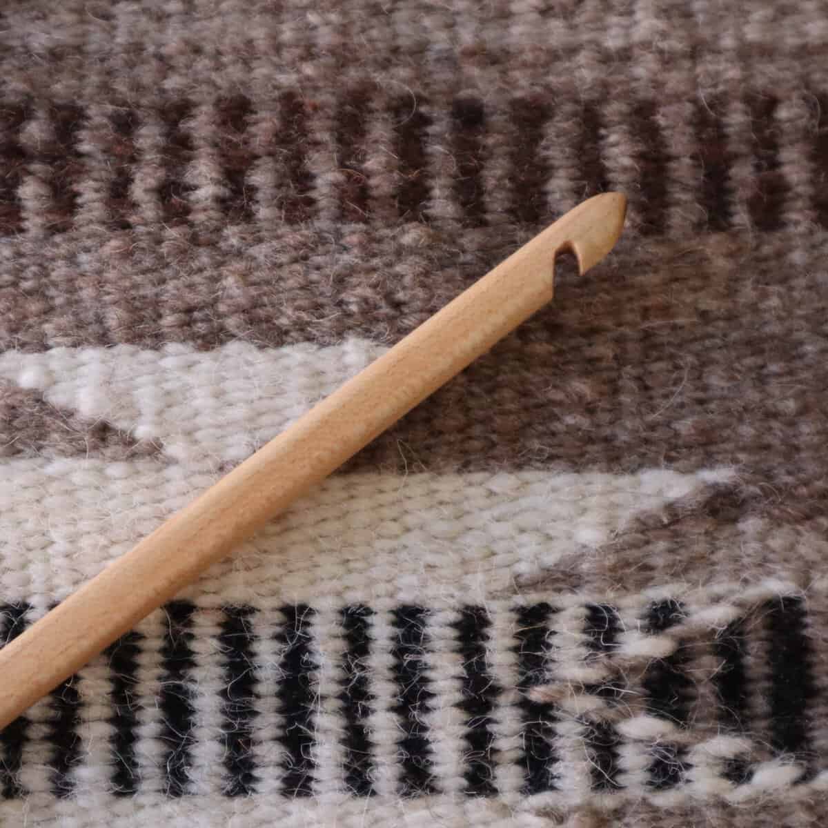 IMG_2768 Shuttle Hooks & Needle Nose Shuttles - Hook, 24, .25, Alex Begay, Maple Wood