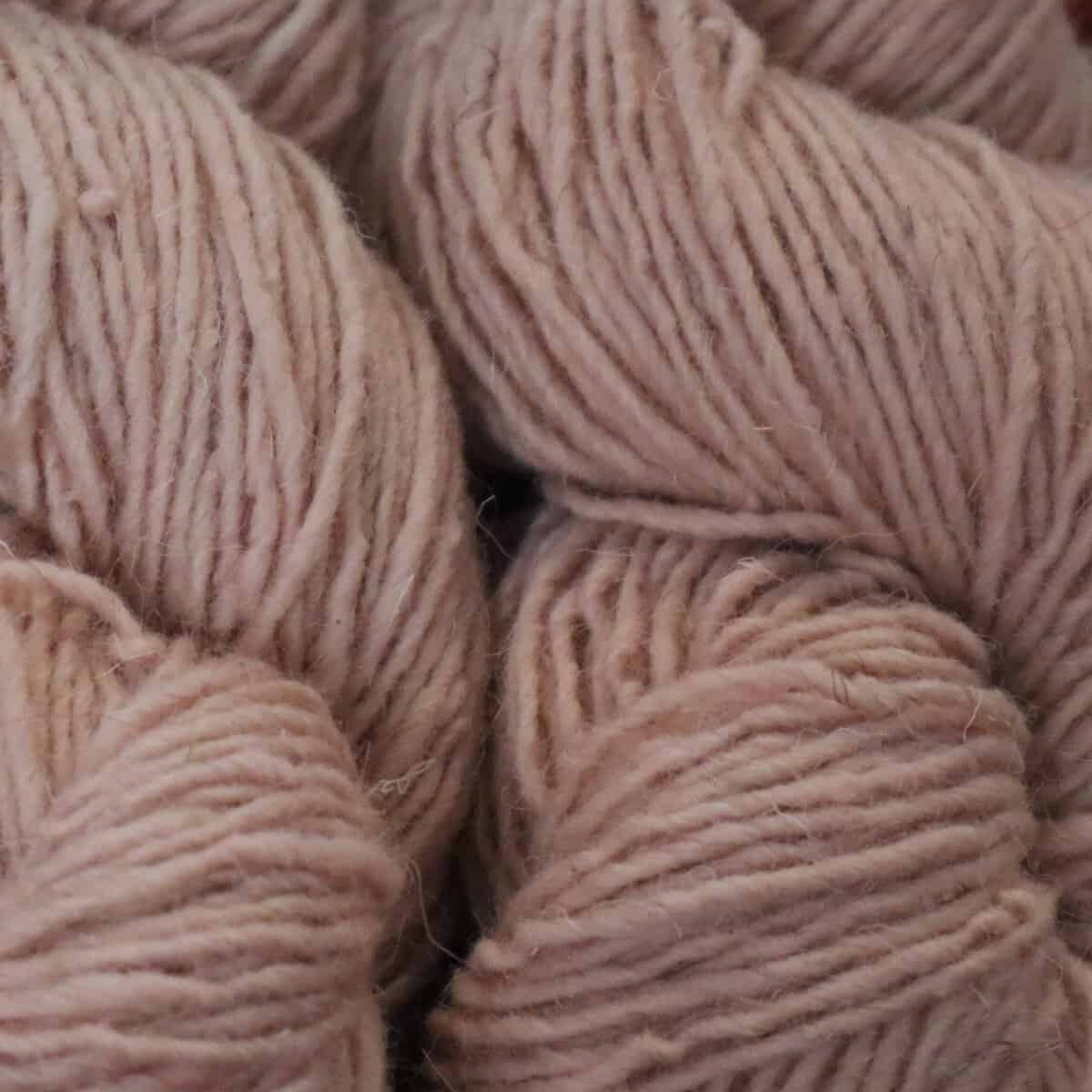 IMG_2909 Weaving In Beauty Navajo-Churro Weaving Yarn 2.0 Size 2 - Cochineal Extra Light
