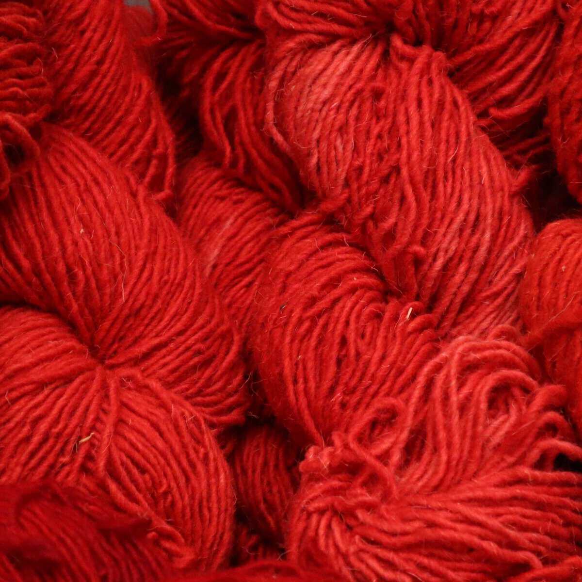 IMG_2911 Weaving In Beauty Navajo-Churro Weaving Yarn 2.0 Size 2 - Cochineal Medium